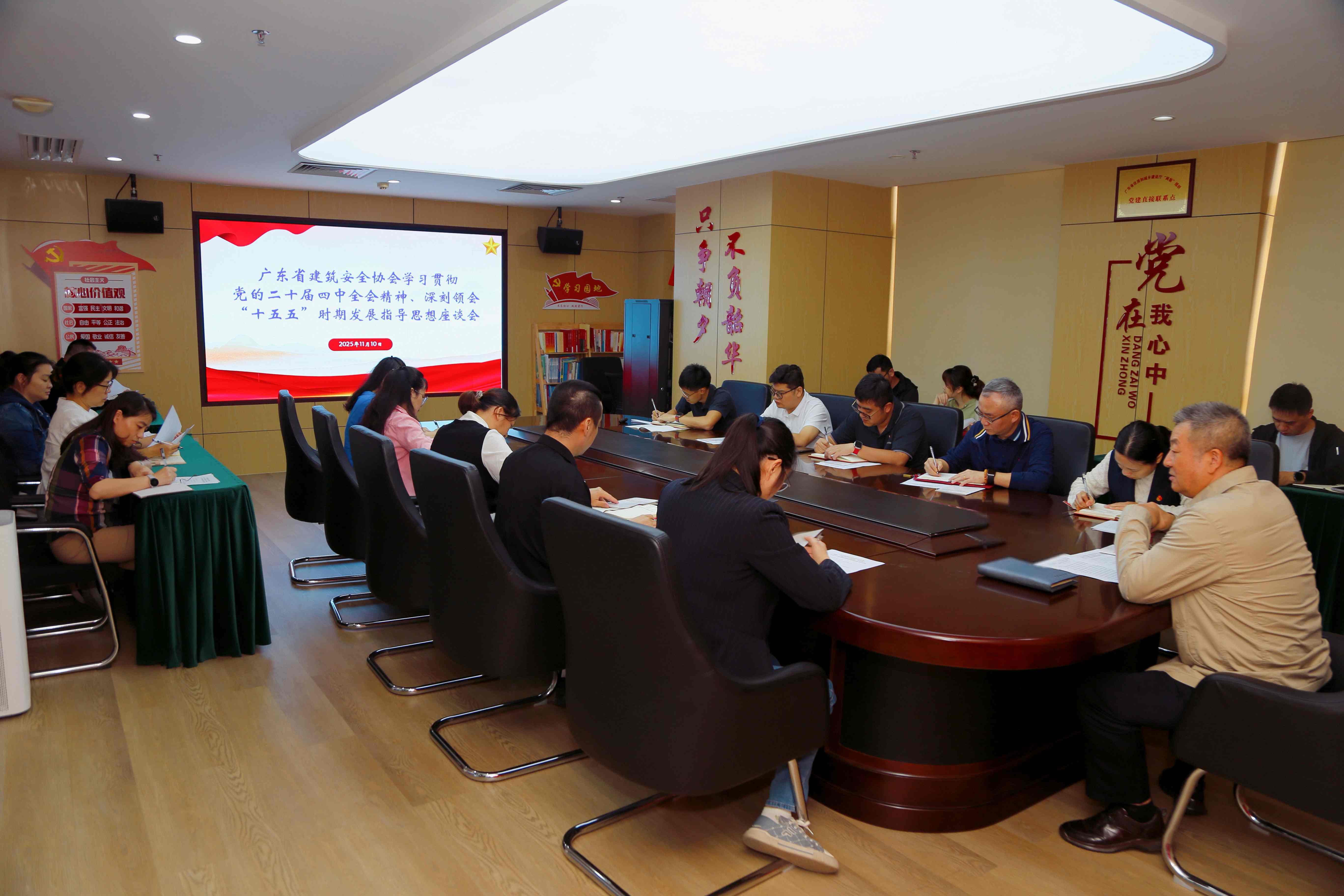 微信图片_20251110112601_968_134_副本.jpg 微信图片_20251110112601_968_134_副本.jpg