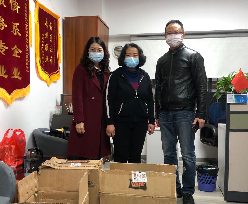 防疫物资赠送活动现场照片3.jpg